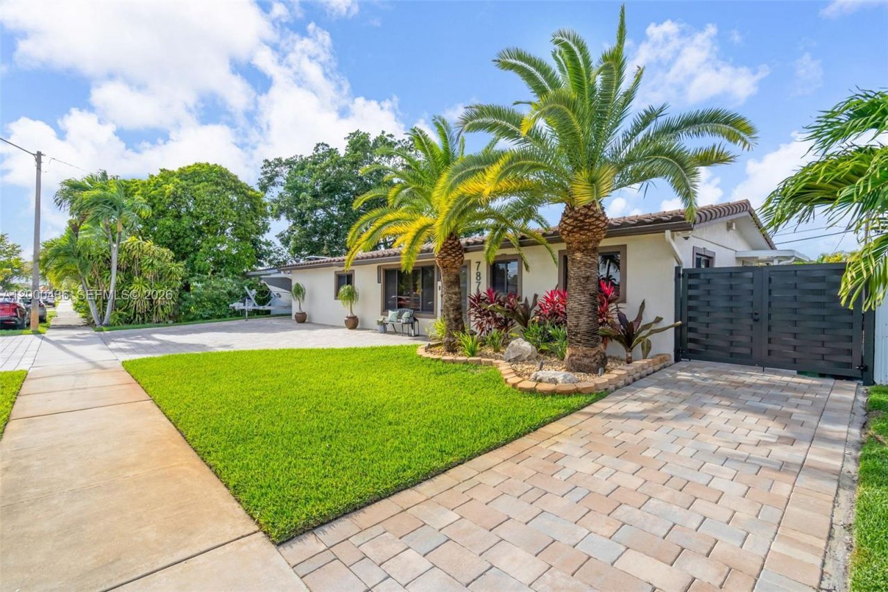 7875 NW 174th Ter, Hialeah, FL 33015 Photo