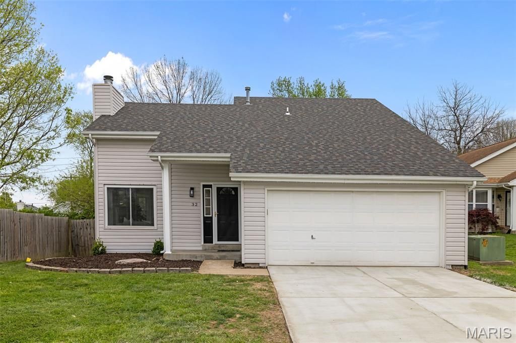 32 Queensboro Drive, Saint Peters, MO 63376 Main Photo