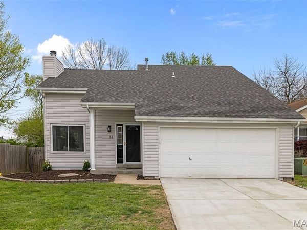32 Queensboro Drive, St Peters, MO 63376