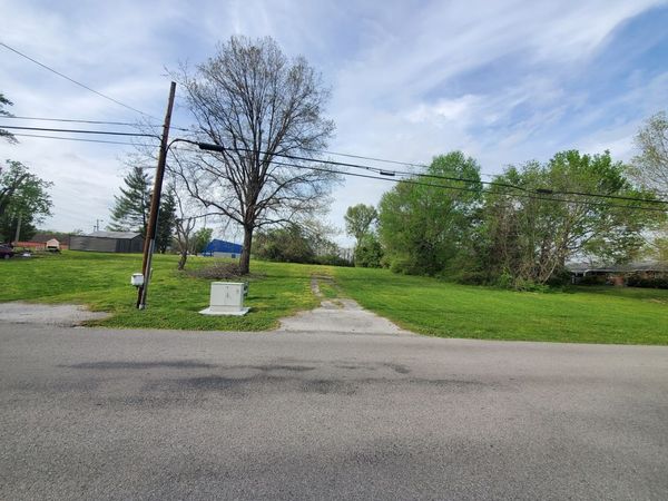 1810 Old West Main Street, Carbondale, IL 62901