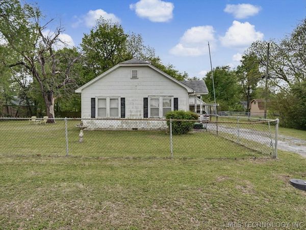 909 E College Street , Broken Arrow, OK 74012