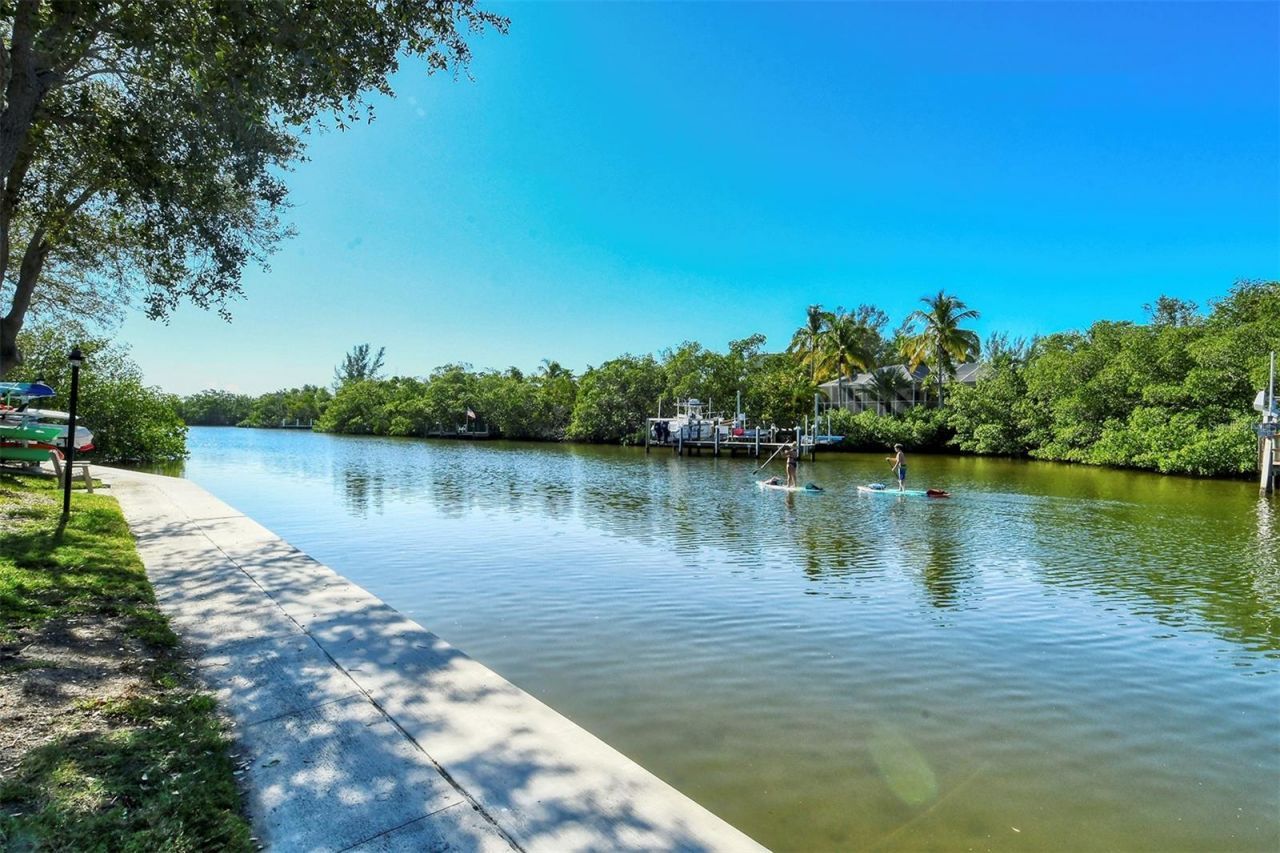 9393 Midnight Pass Road, Unit P4, Sarasota, FL 34242 Photo