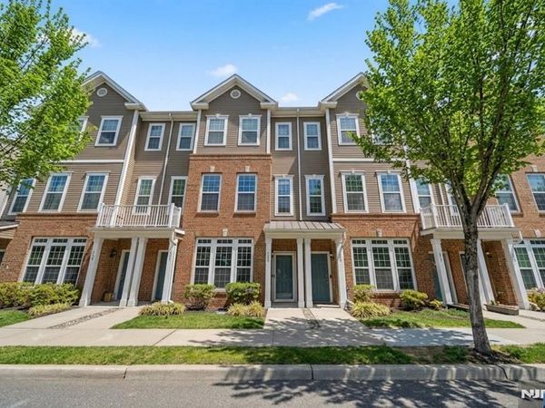 185 Wesmont Drive, WOOD RIDGE, NJ 07075