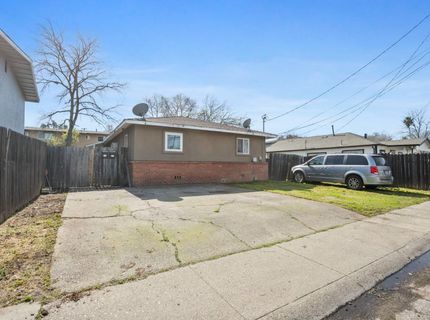 694-698 Eleanor Ave, Sacramento, CA 95815 Photo