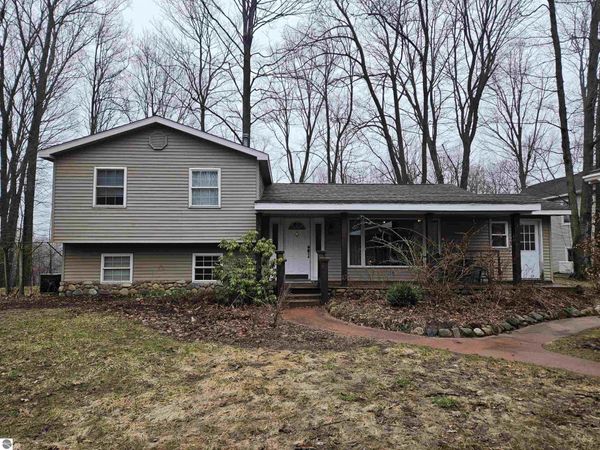 2475 Potter Road E, Traverse City, MI 49696