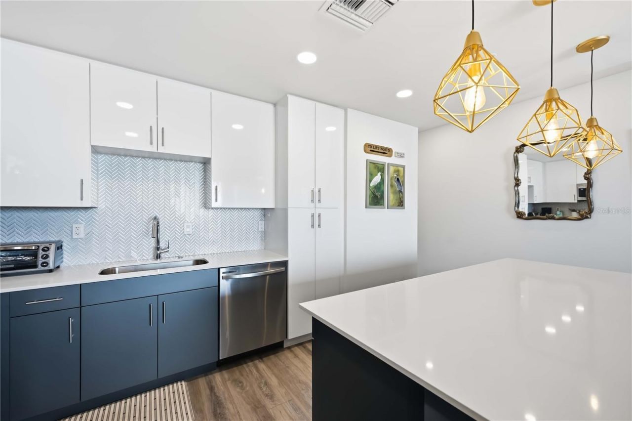 1703 N Tamiami Trail, Unit 406, Sarasota, FL 34234 Photo