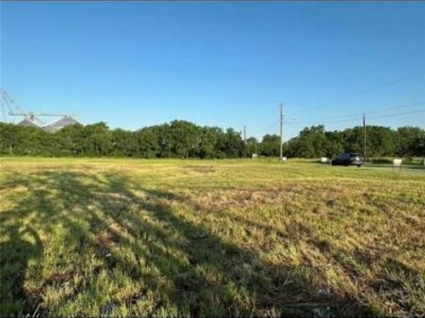 521 W Oak Street, Gunter, TX 75058