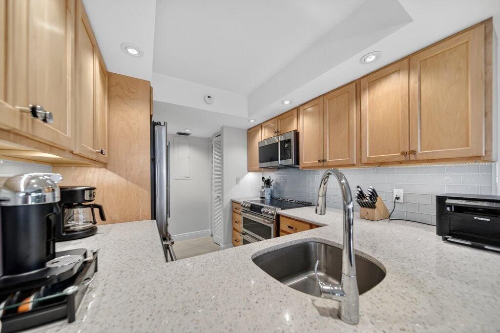218 NE Edgewater Drive, Unit 218, Hutchinson Island, FL 34996 Photo