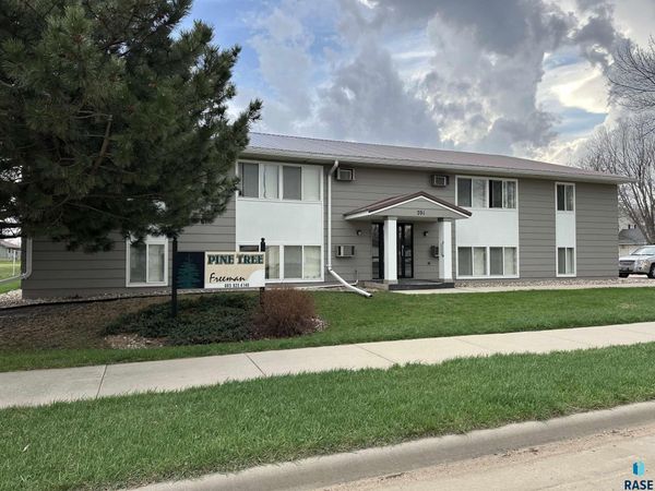 701 E 6th St, Freeman, SD 57029