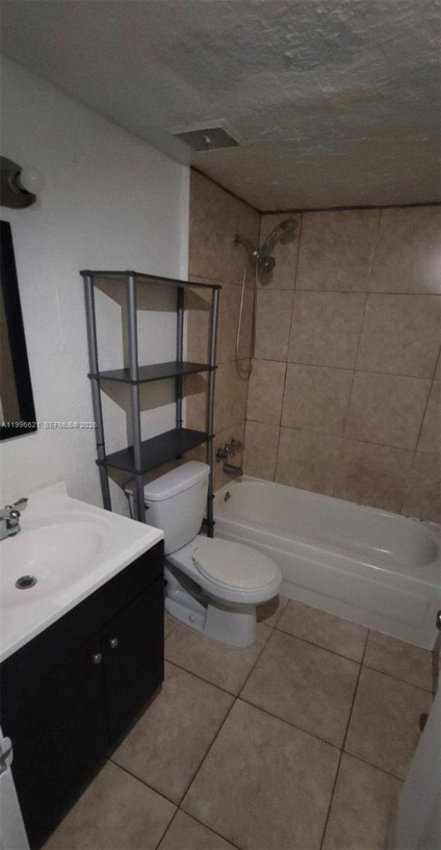 1805 W 56th St, Unit 209, Hialeah, FL 33012 Photo