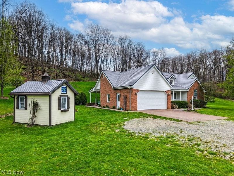 3139 Camille Road SW, Sherrodsville, OH 44675 Photo 2