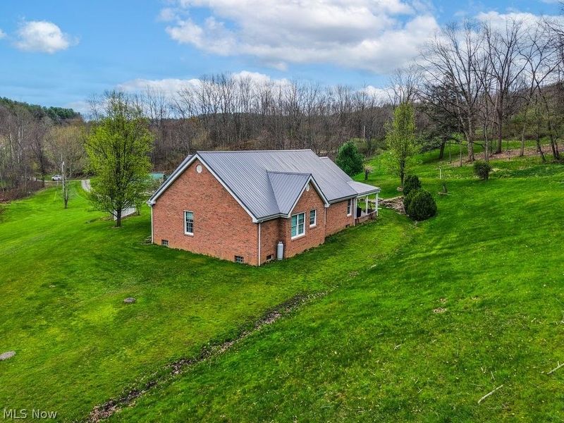 3139 Camille Road SW, Sherrodsville, OH 44675 Photo 3