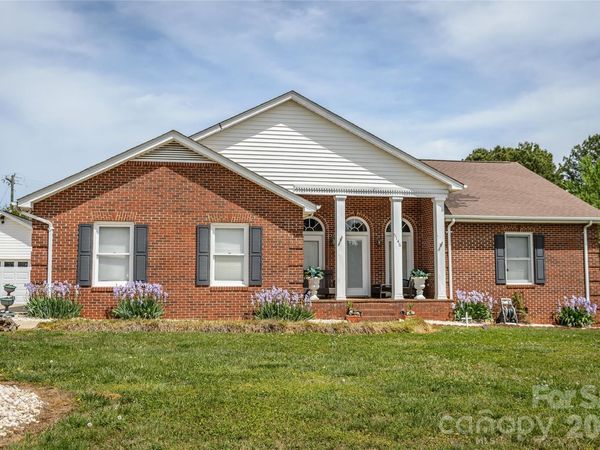 5146 Olde School Drive , Hickory, NC 28602