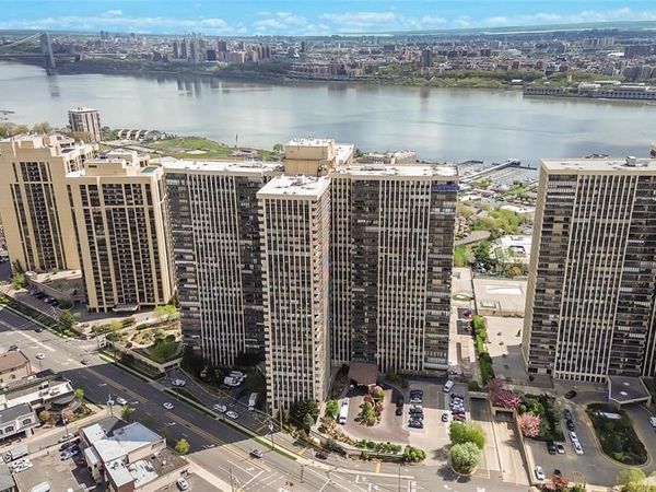 300 Winston L1, Unit L1, CLIFFSIDE PARK, NJ 07010