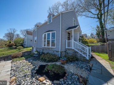 30 MIDLAND AVENUE, BERWYN, PA 19312