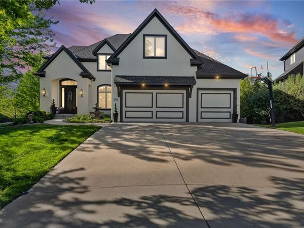 9512 W 162nd Street, Overland Park, KS 66085