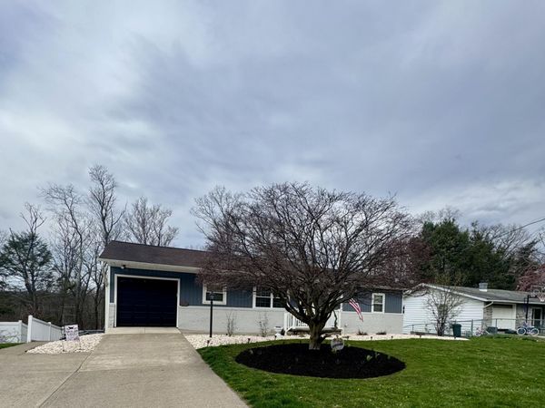 26 Hillcrest Drive, Dallas, PA 18612