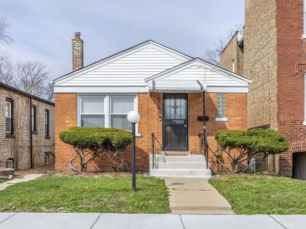 9740 S Prairie Avenue , Chicago, IL 60628