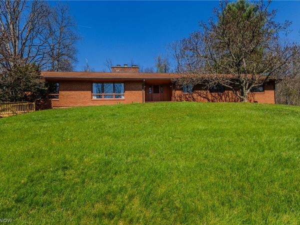 100 Crestwood Circle, Marietta, OH 45750