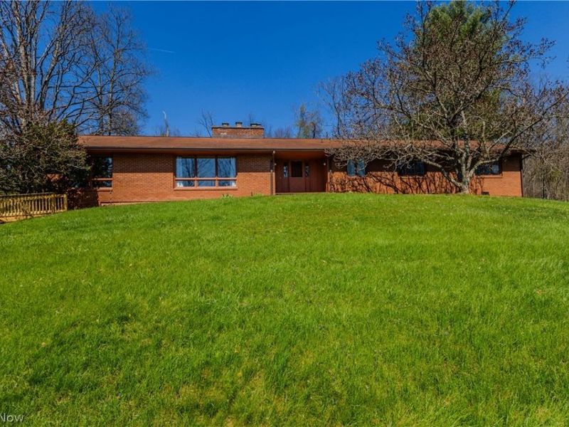 100 Crestwood Circle, Marietta, OH 45750 Photo 1