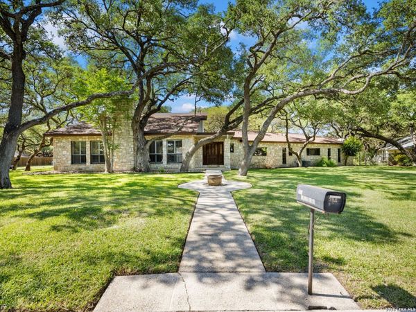 200 Garrapata Lane, Hollywood Park, TX 78232