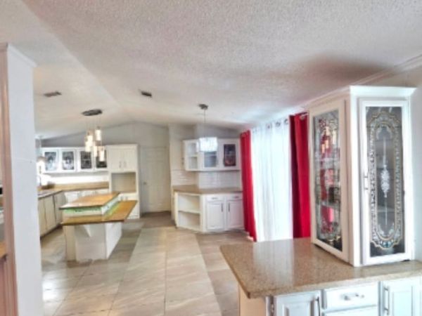 315 Forest Creek Rd, Devine, TX 78016