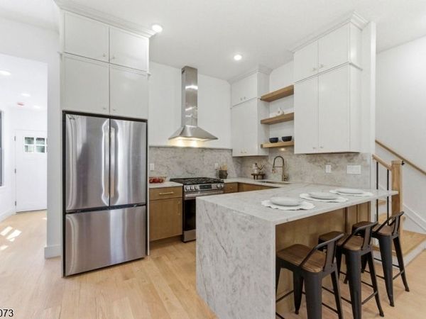 113 Oak St, Jersey, NJ 07304