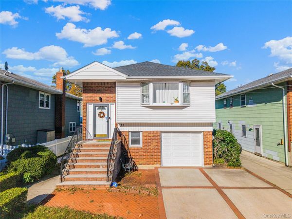 36 Adams Street , Floral Park, NY 11001