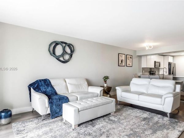 6231 Coral Lake Dr, Unit 307, Margate, FL 33063
