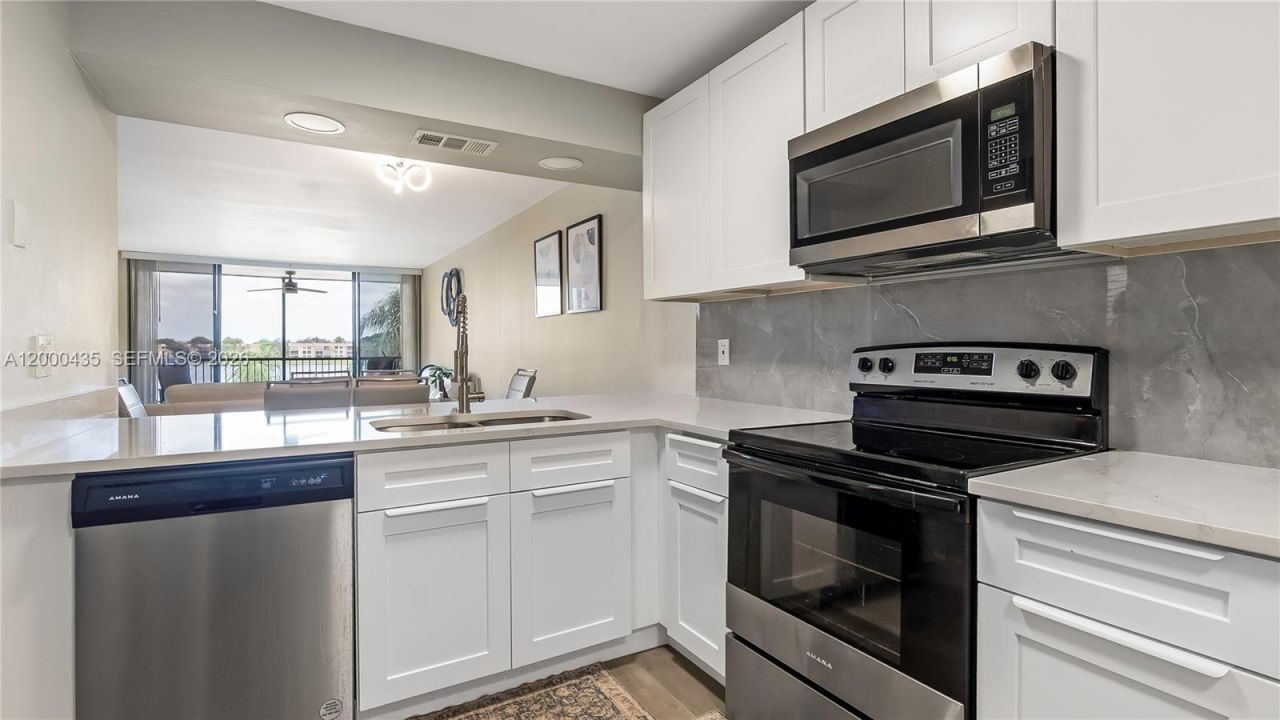 6231 Coral Lake Dr, Unit 307, Margate, FL 33063 Photo