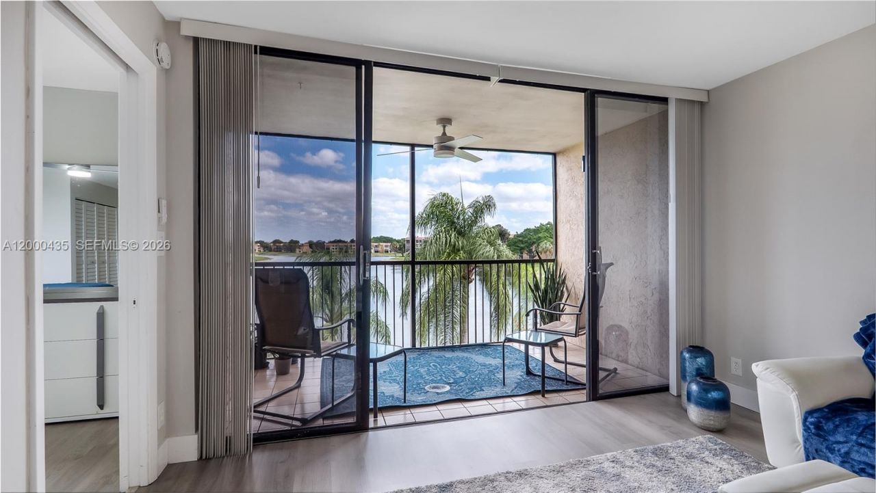 6231 Coral Lake Dr, Unit 307, Margate, FL 33063 Photo