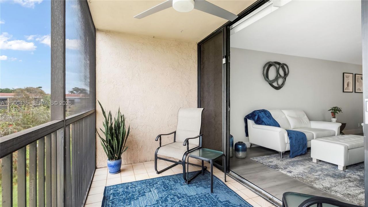 6231 Coral Lake Dr, Unit 307, Margate, FL 33063 Photo