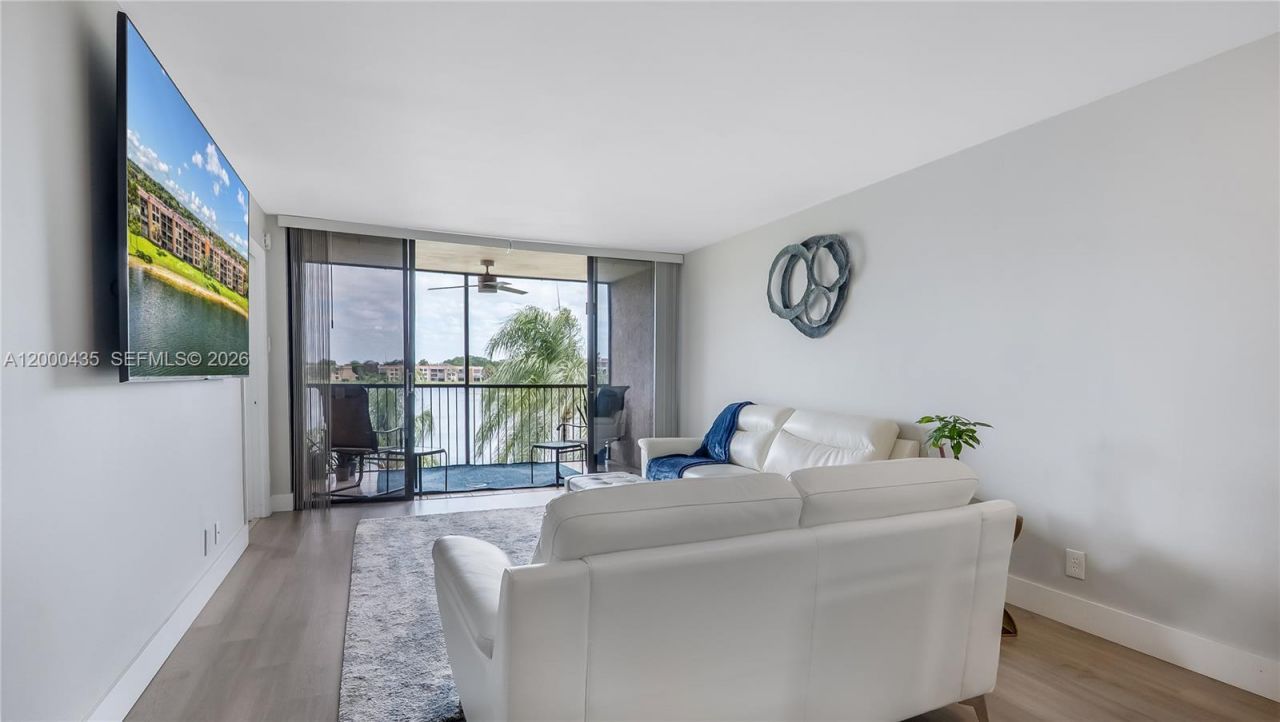 6231 Coral Lake Dr, Unit 307, Margate, FL 33063 Photo