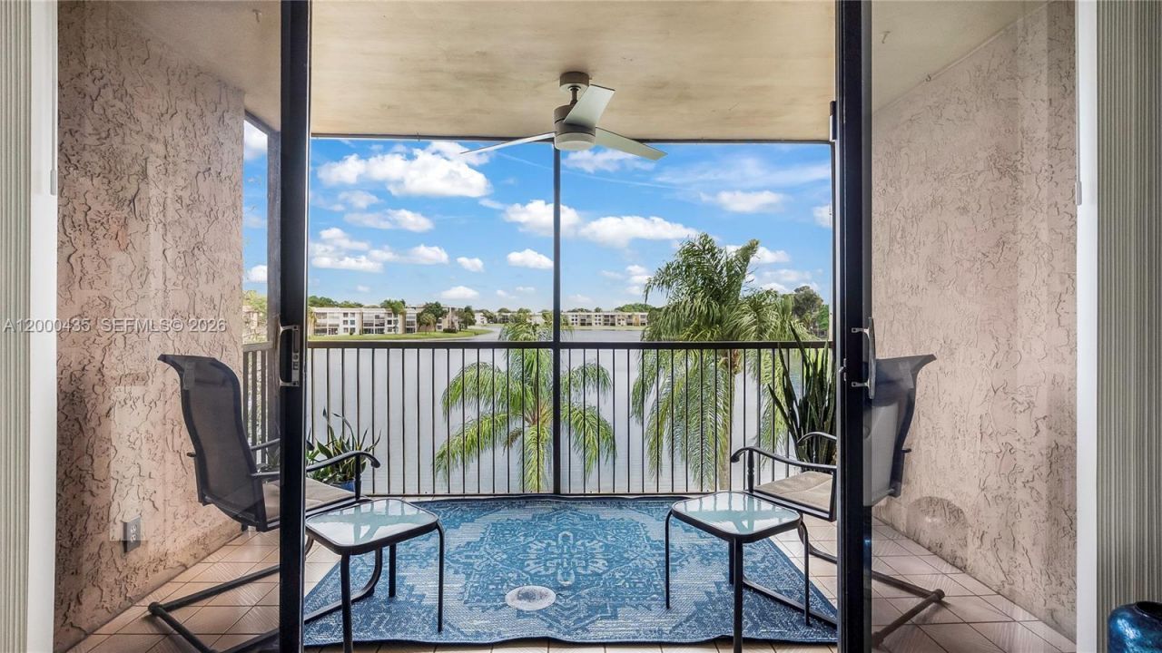 6231 Coral Lake Dr, Unit 307, Margate, FL 33063 Photo