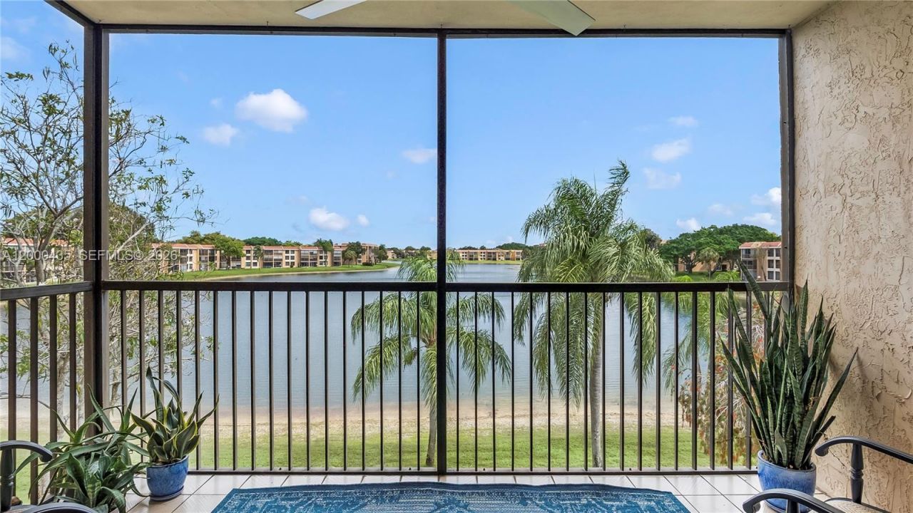 6231 Coral Lake Dr, Unit 307, Margate, FL 33063 Photo