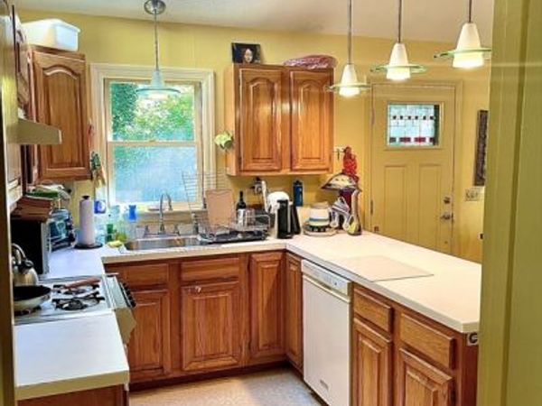 20 Hidden Village Rd, Falmouth, MA 02540