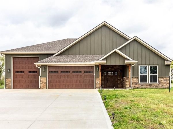 43 SW 150 Road, Warrensburg, MO 64093