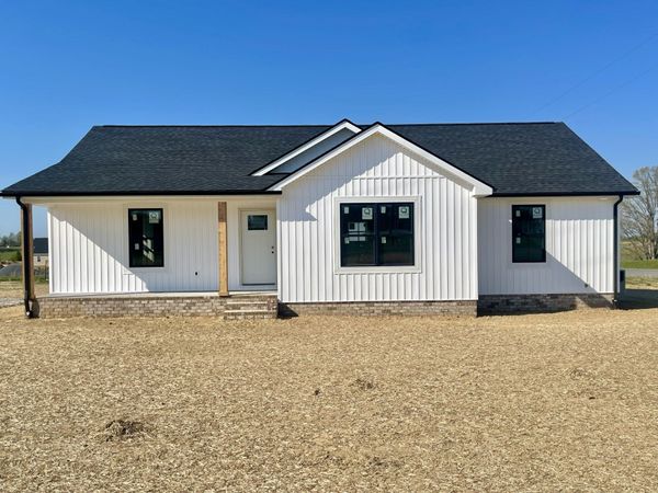 100 Donald Dr , Lafayette, TN 37083