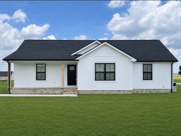 100 Donald Dr, Lafayette, TN 37083