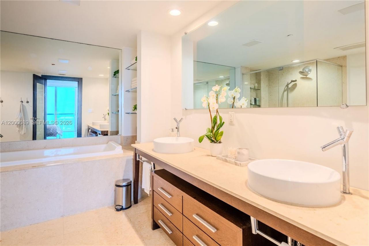 495 Brickell Ave, Unit PH-5703, Miami, FL 33131 Photo