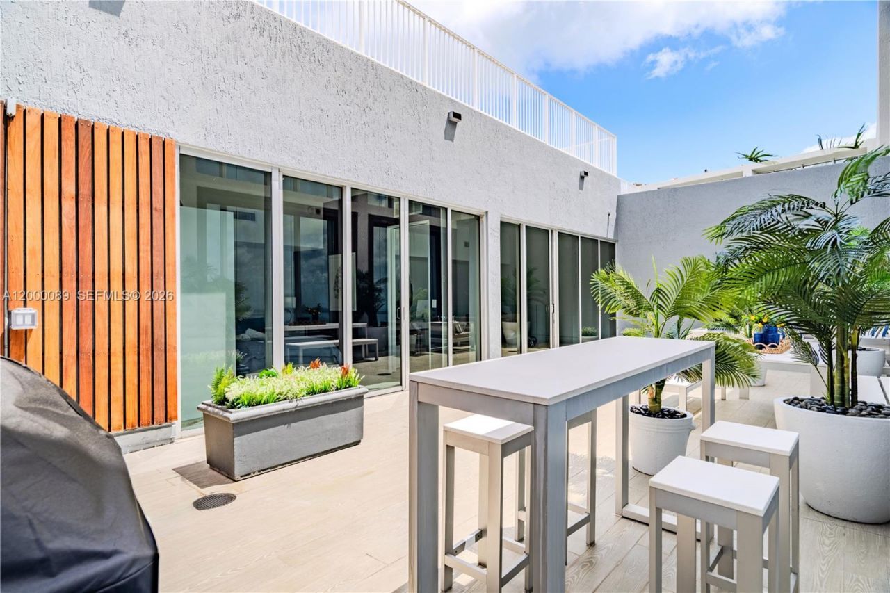 495 Brickell Ave, Unit PH-5703, Miami, FL 33131 Photo