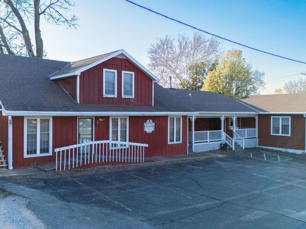 1112 COURT Street, Pekin, IL 61554