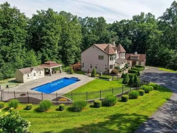 12 Hawk Mountain Drive, Sparrowbush, NY 12780