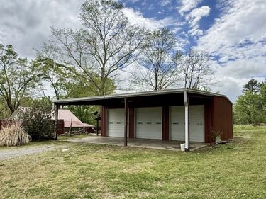2114 Edgewood Rd, Dickson, TN 37055