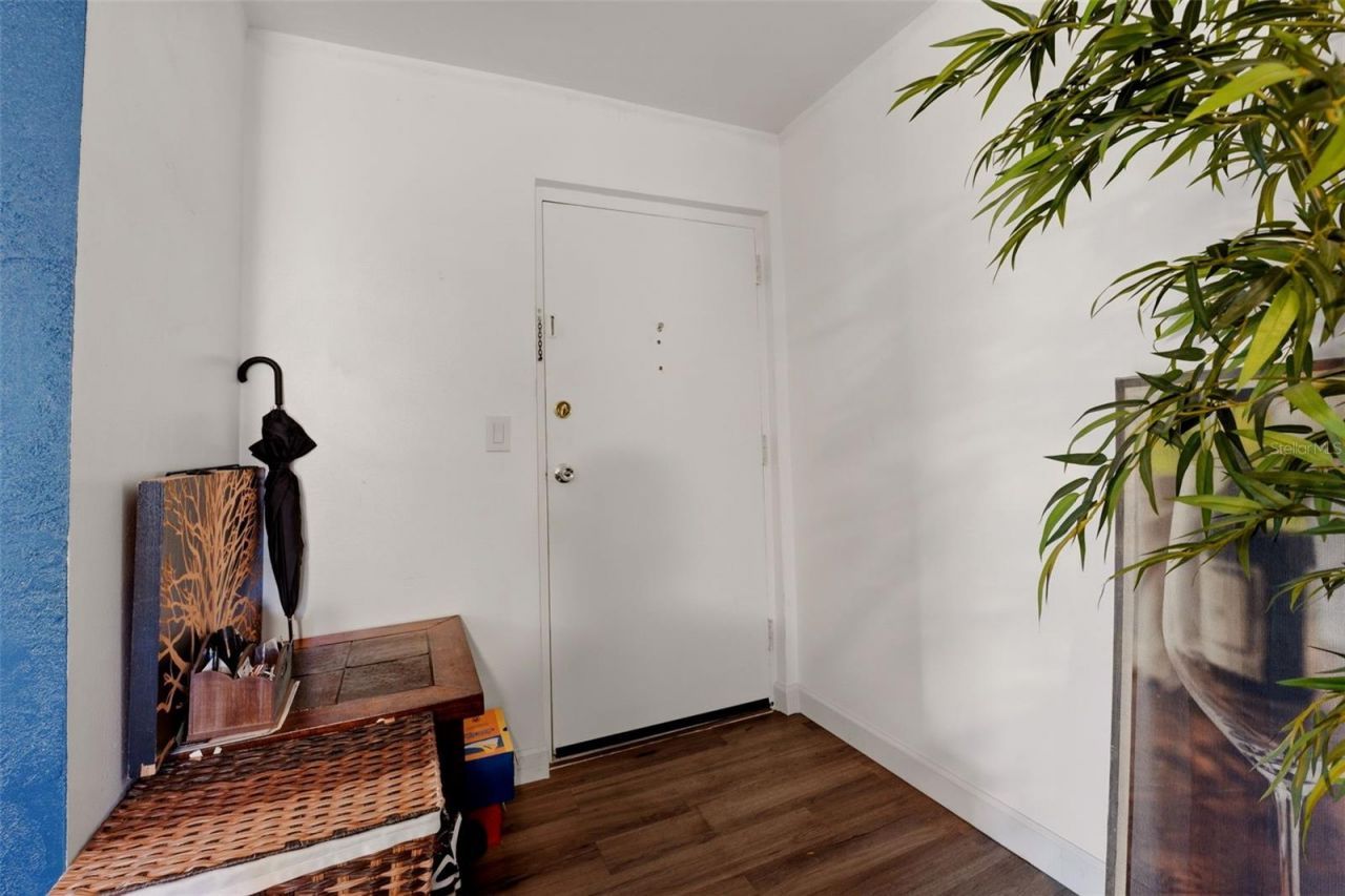 2613 Pine Lake Terrace, Unit D, Sarasota, FL 34237 Photo