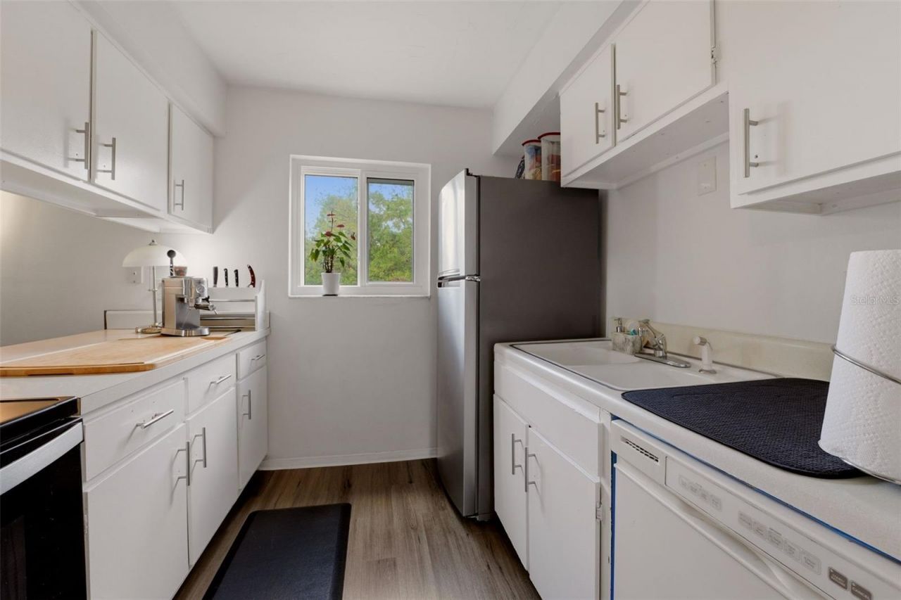 2613 Pine Lake Terrace, Unit D, Sarasota, FL 34237 Photo