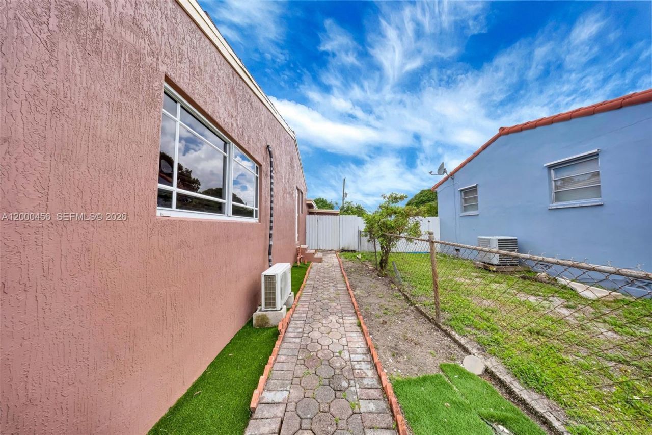 3030 NW 90th St, Miami, FL 33147 Photo