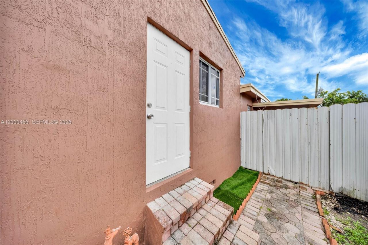 3030 NW 90th St, Miami, FL 33147 Photo