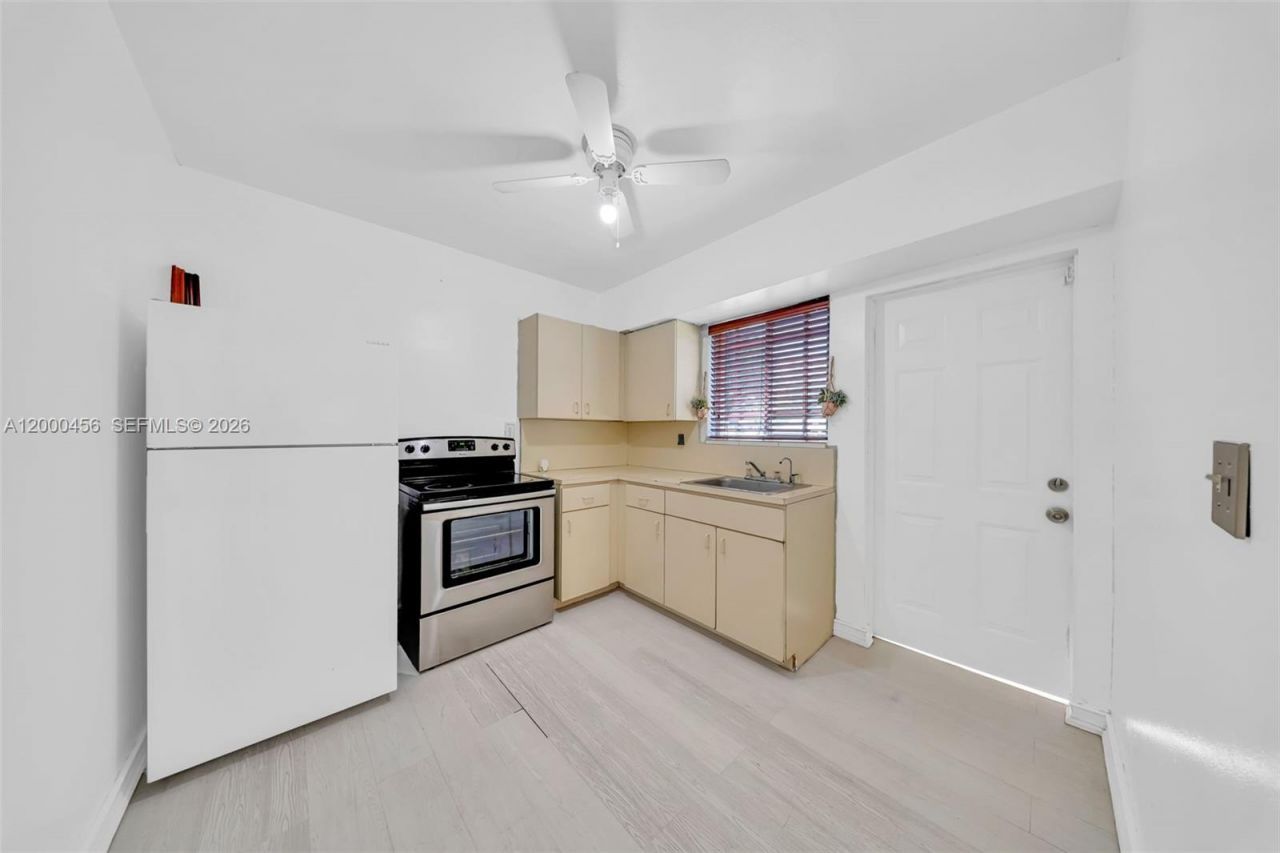 3030 NW 90th St, Miami, FL 33147 Photo