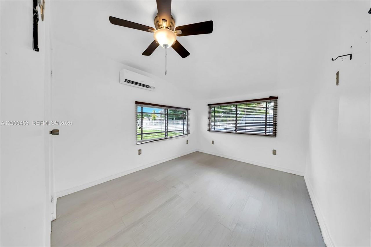 3030 NW 90th St, Miami, FL 33147 Photo